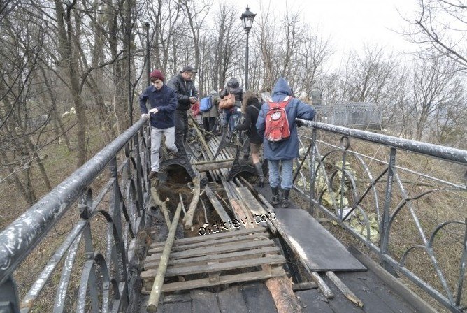 Киев. Парковый мост