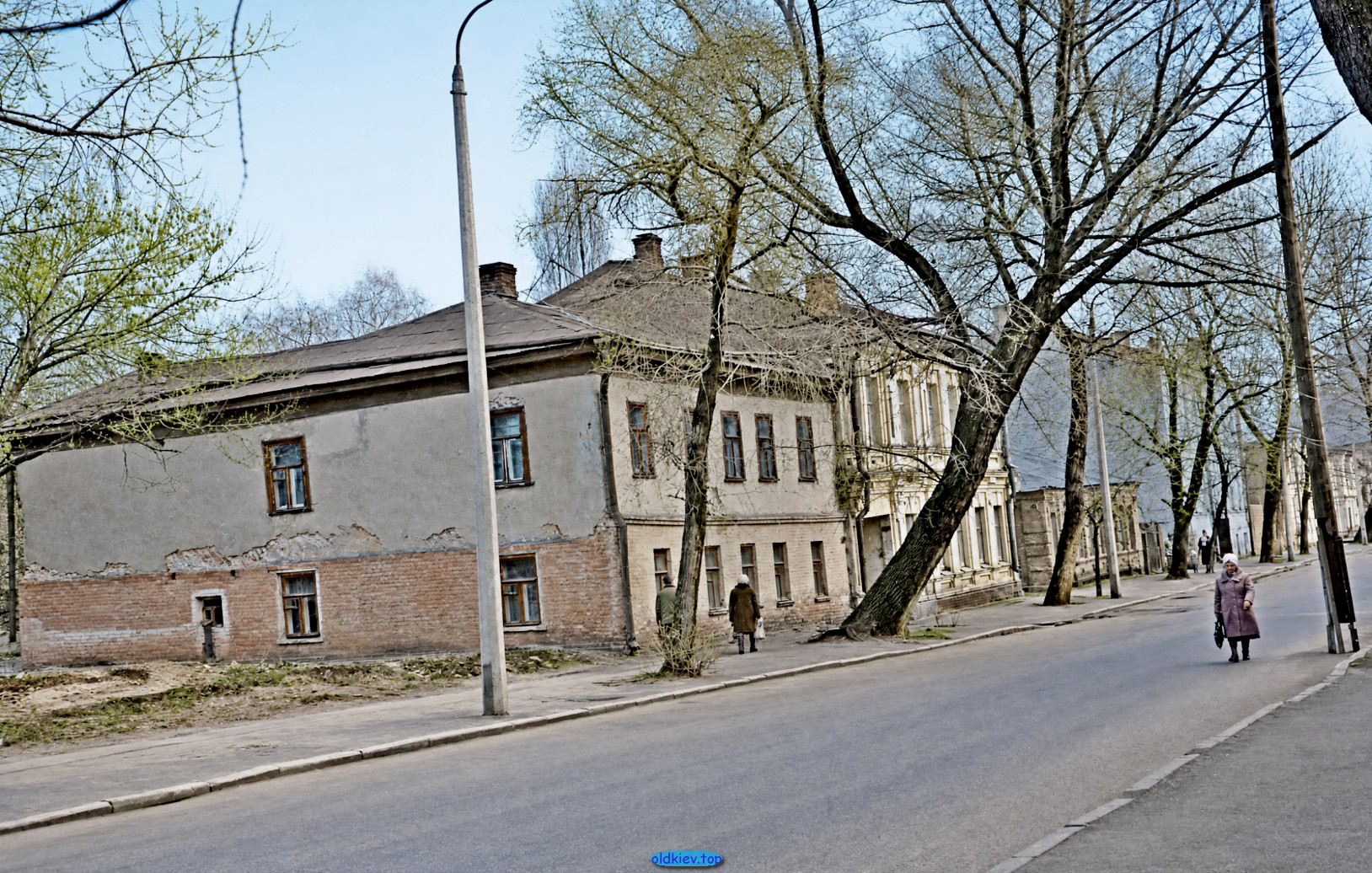 �����